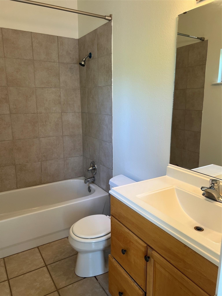 1105 Advance St - Photo 17