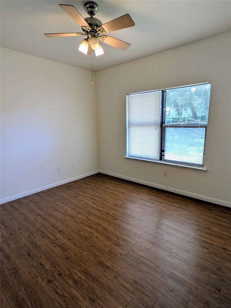 1105 Advance St - Photo 9