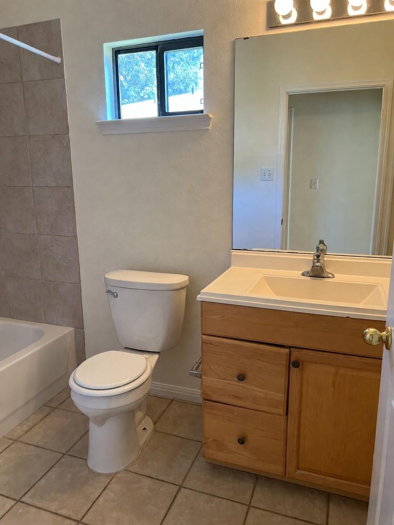 1105 Advance St - Photo 14