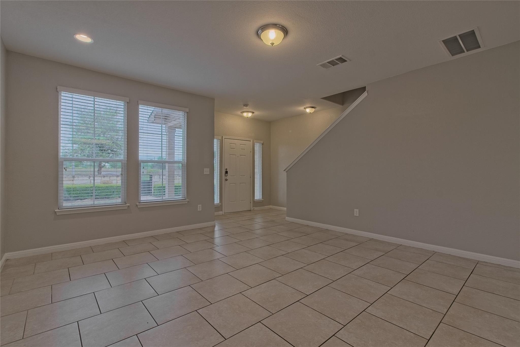 315 N Heatherwilde Blvd - Photo 9