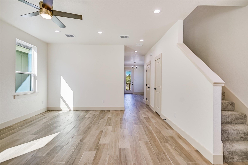 424 Shady Bluff Dr - Photo 3