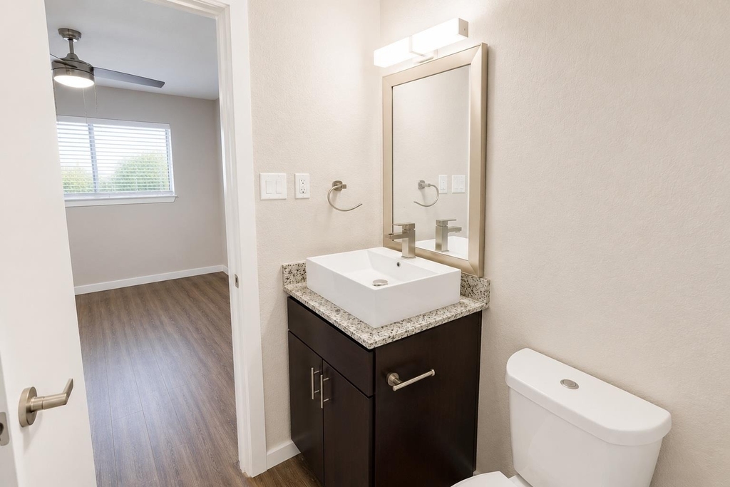 8214 N Interstate 35 Svrd Sb Highway - Photo 4