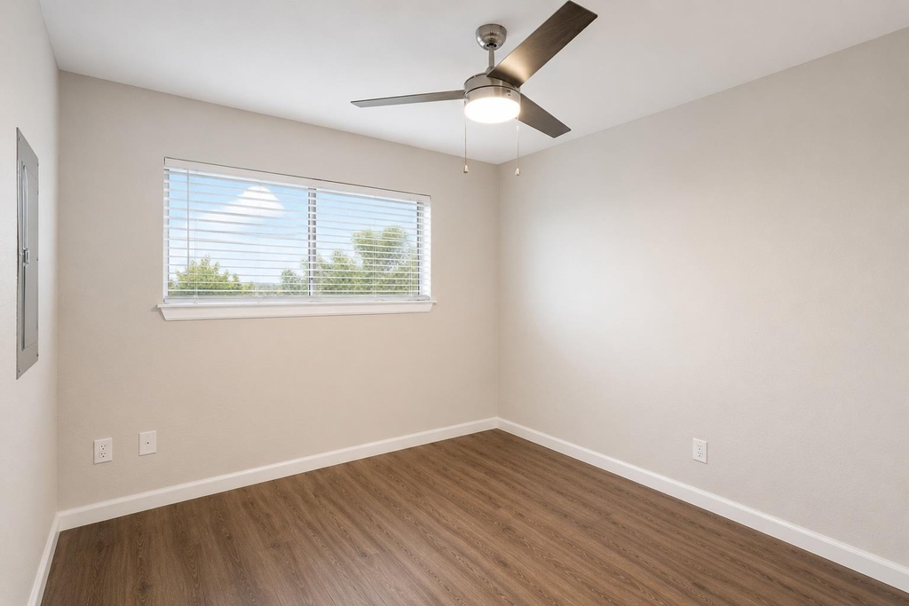 8214 N Interstate 35 Svrd Sb Highway - Photo 2