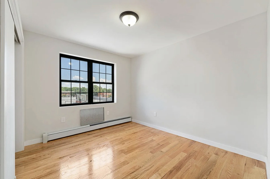 Leland ave - Photo 1