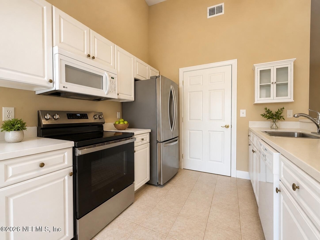 407 Augusta Circle - Photo 1