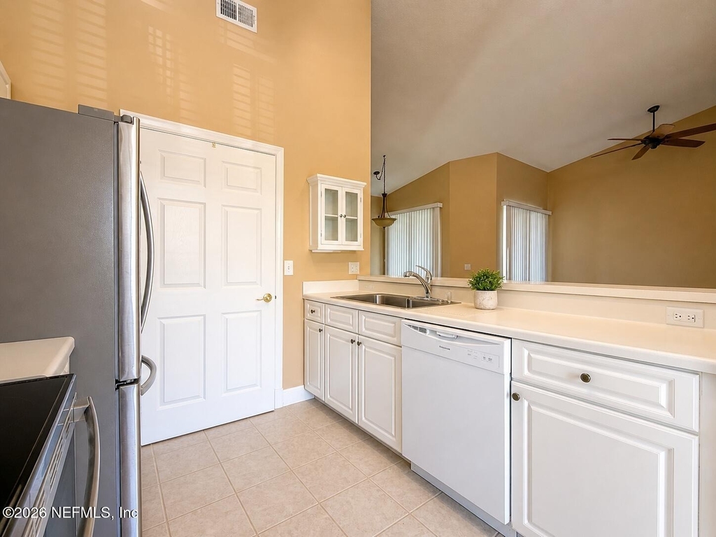 407 Augusta Circle - Photo 2