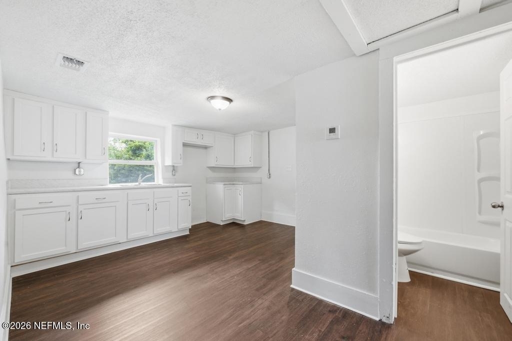 1823 W 44th Street - Photo 5