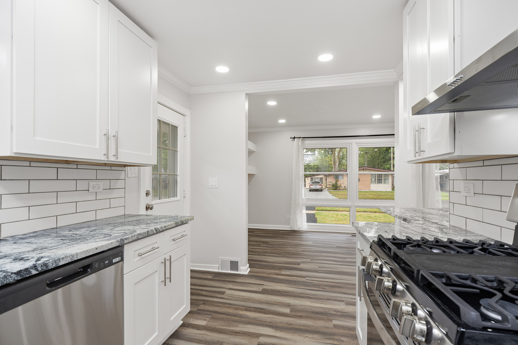 388 Nancy Lane - Photo 4