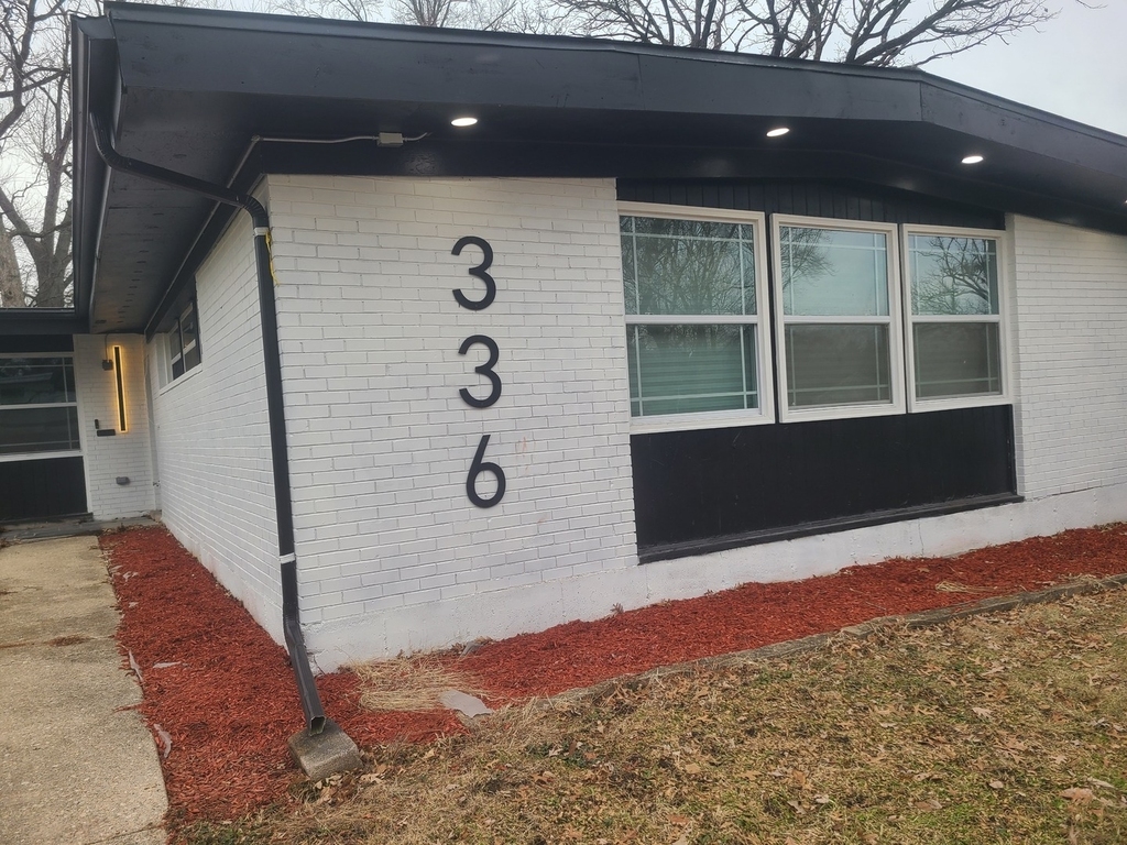 336 Oakwood Street - Photo 0