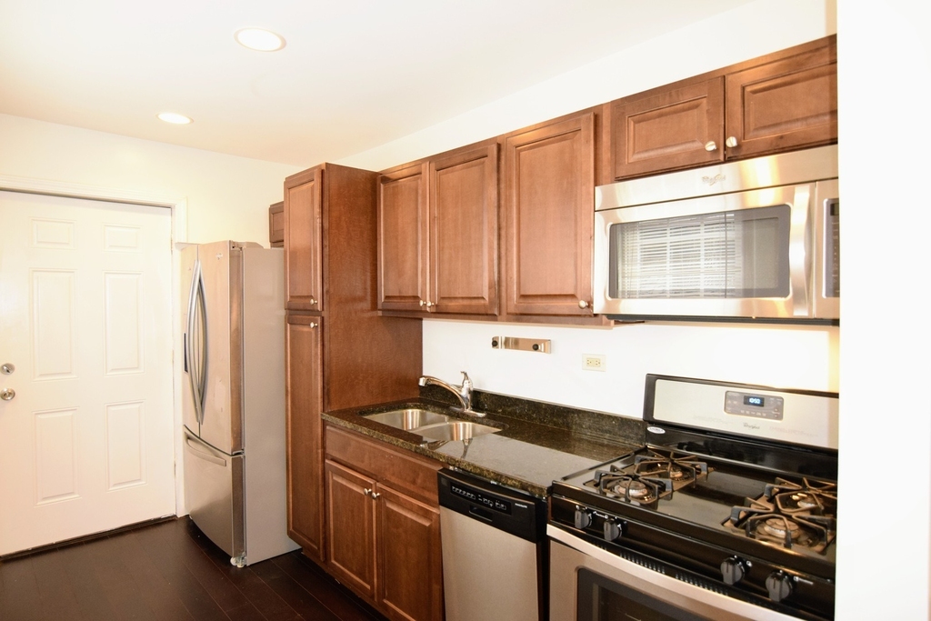 1828 N Bissell Street - Photo 4