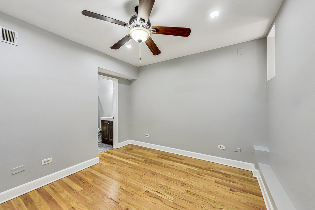 864 W Aldine Avenue - Photo 20