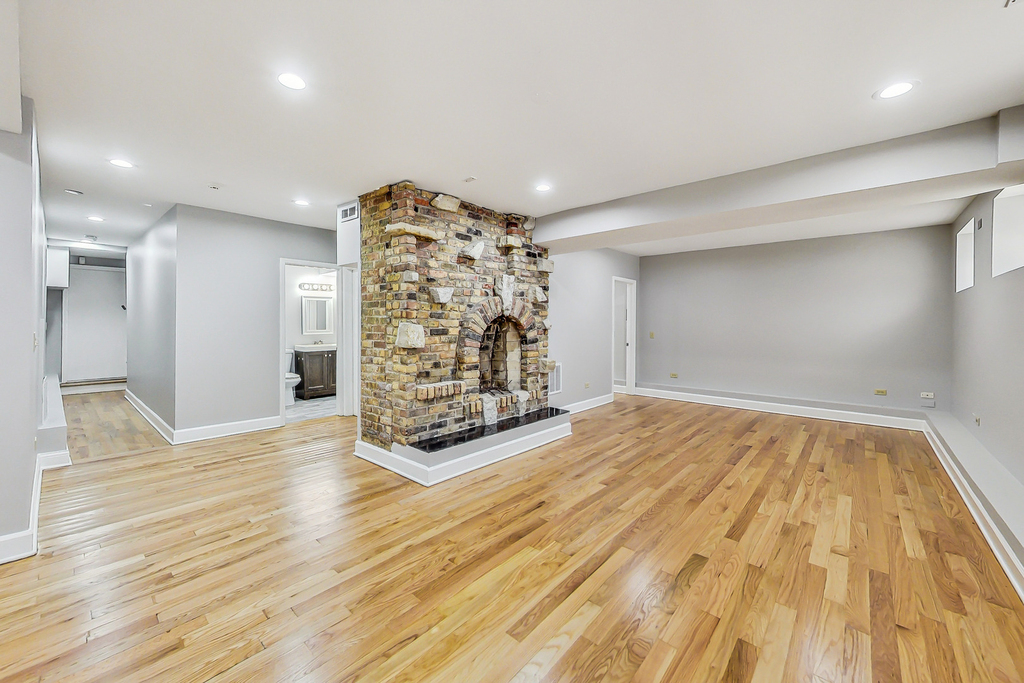 864 W Aldine Avenue - Photo 18