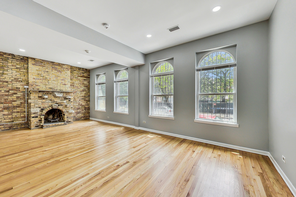 864 W Aldine Avenue - Photo 2