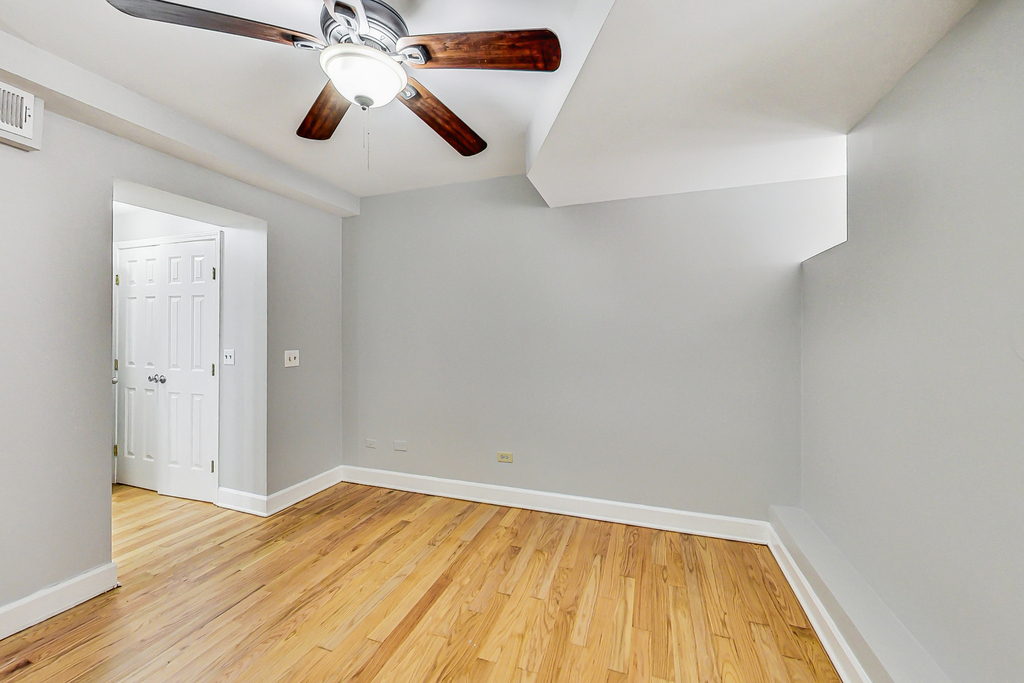 864 W Aldine Avenue - Photo 24