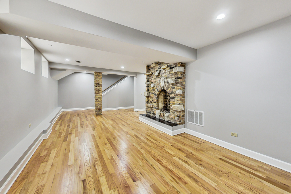 864 W Aldine Avenue - Photo 19