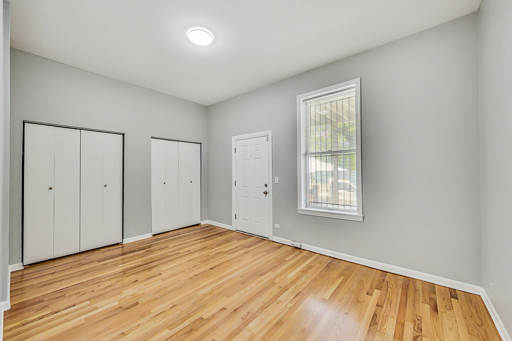 864 W Aldine Avenue - Photo 10