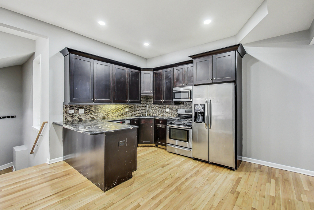 864 W Aldine Avenue - Photo 6