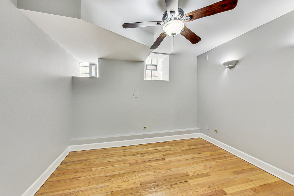 864 W Aldine Avenue - Photo 21