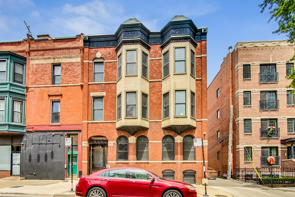 864 W Aldine Avenue - Photo 0