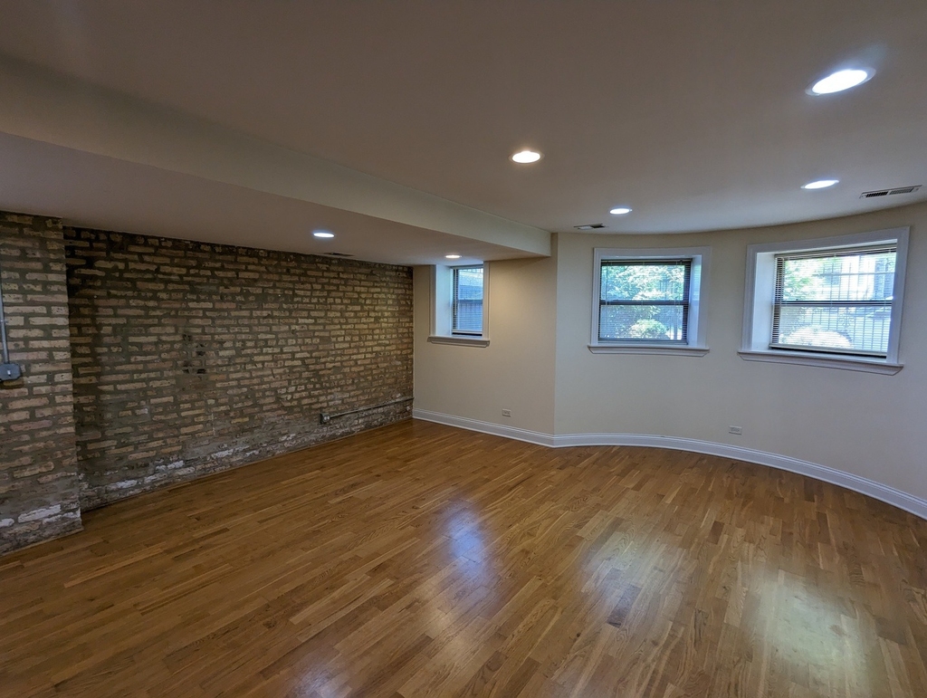 2834 N Albany Avenue - Photo 4