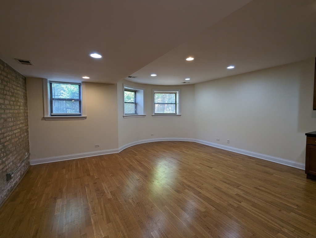 2834 N Albany Avenue - Photo 1