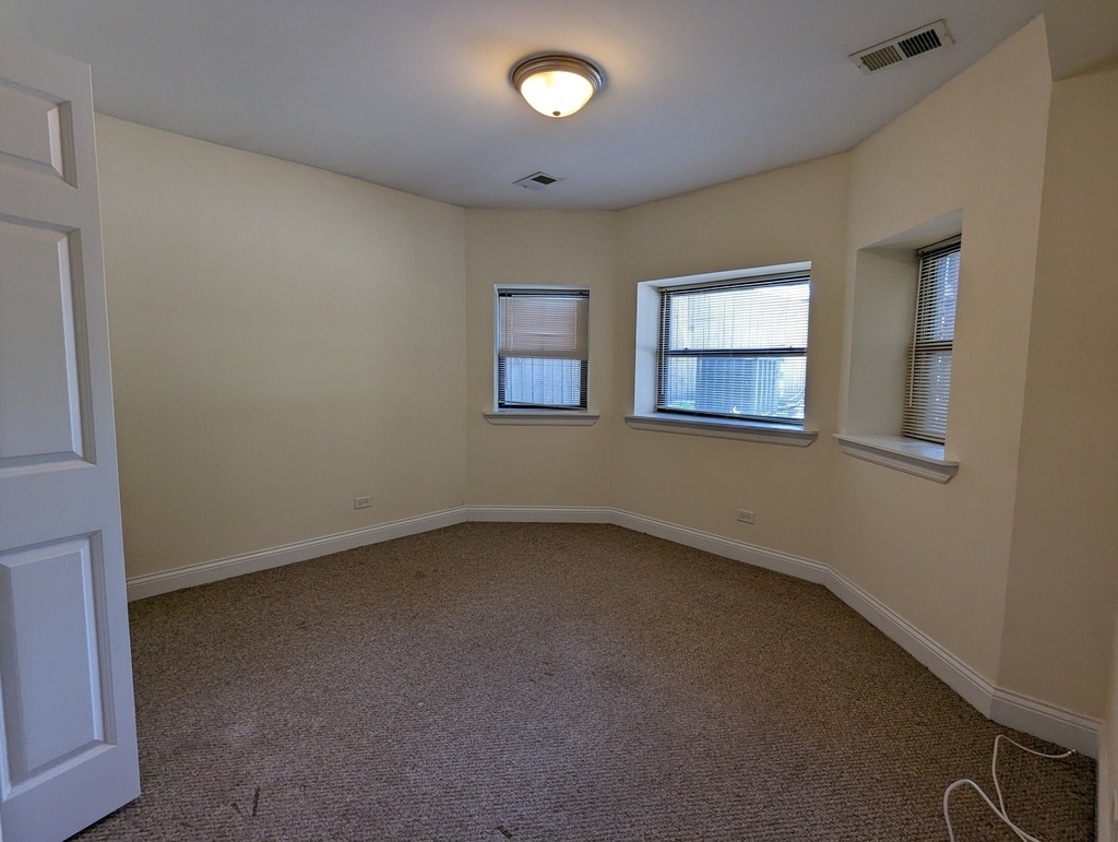 2834 N Albany Avenue - Photo 13