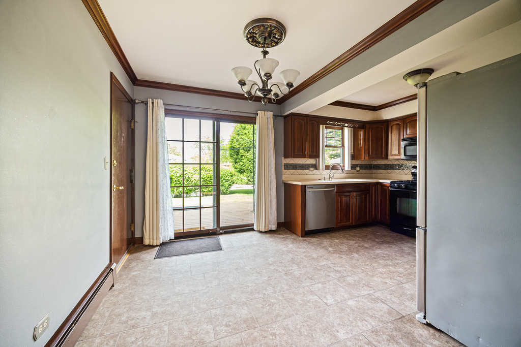 1702 E Northwest Highway - Photo 5