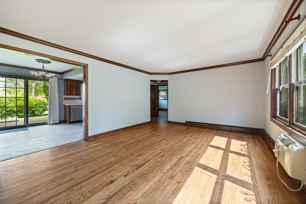 1702 E Northwest Highway - Photo 2