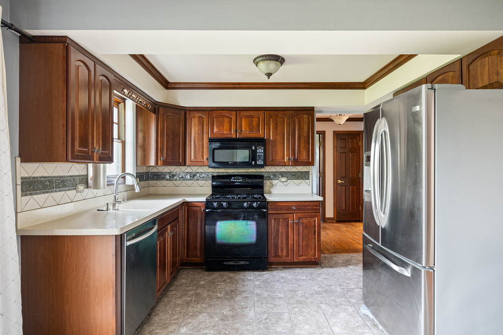 1702 E Northwest Highway - Photo 6