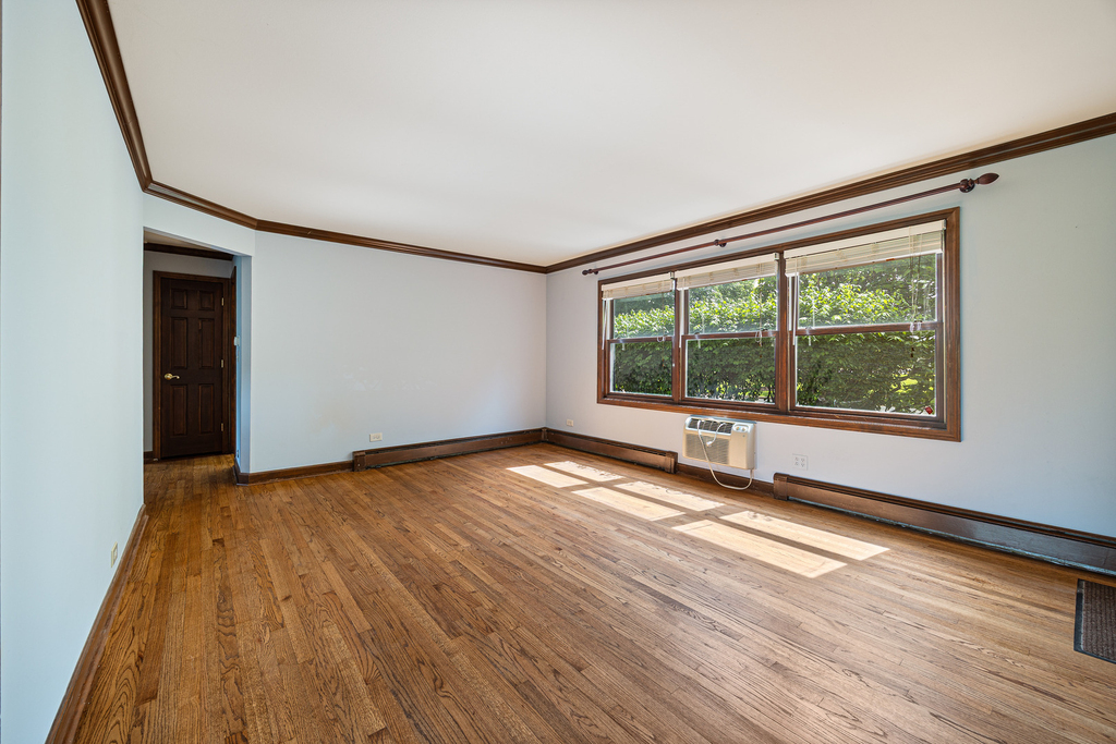 1702 E Northwest Highway - Photo 3