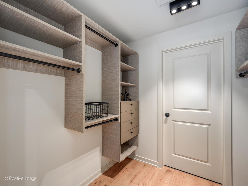 1235 N Ashland Avenue - Photo 4