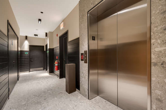 1235 N Ashland Avenue - Photo 2