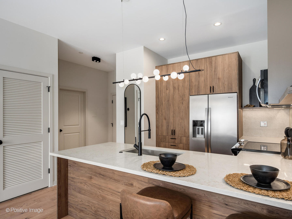 1235 N Ashland Avenue - Photo 3