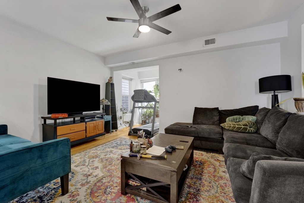 3226 W Potomac Avenue - Photo 1