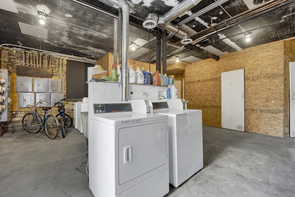 3226 W Potomac Avenue - Photo 9