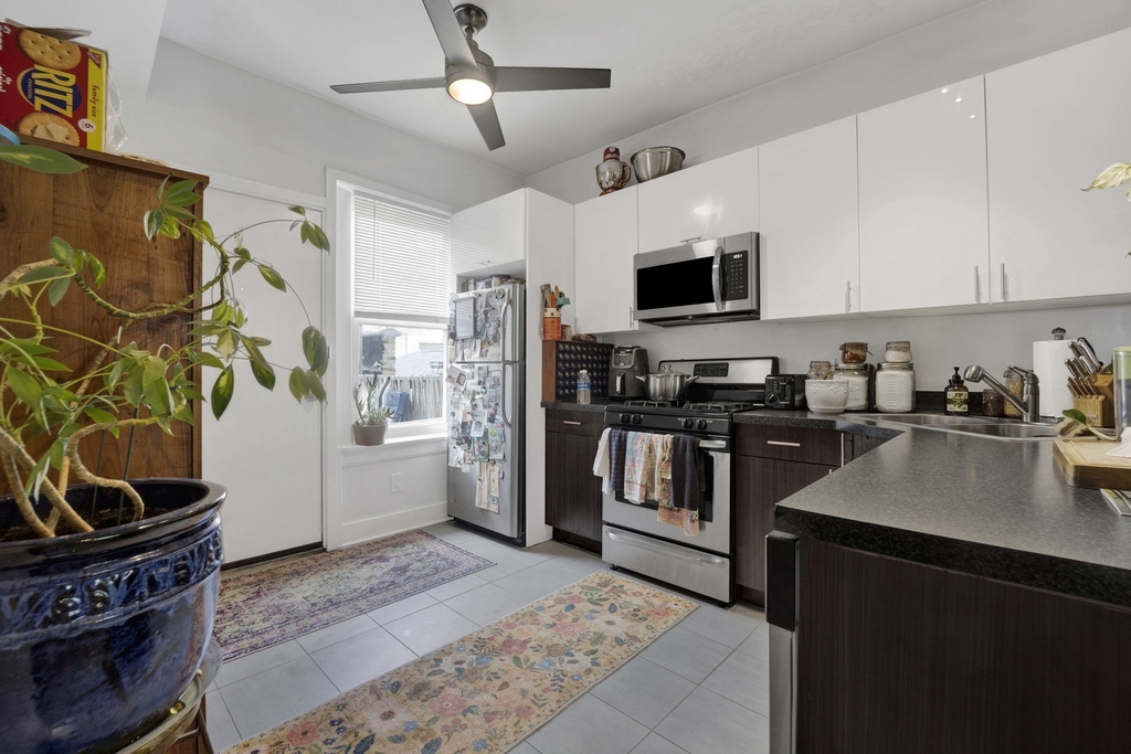 3226 W Potomac Avenue - Photo 3