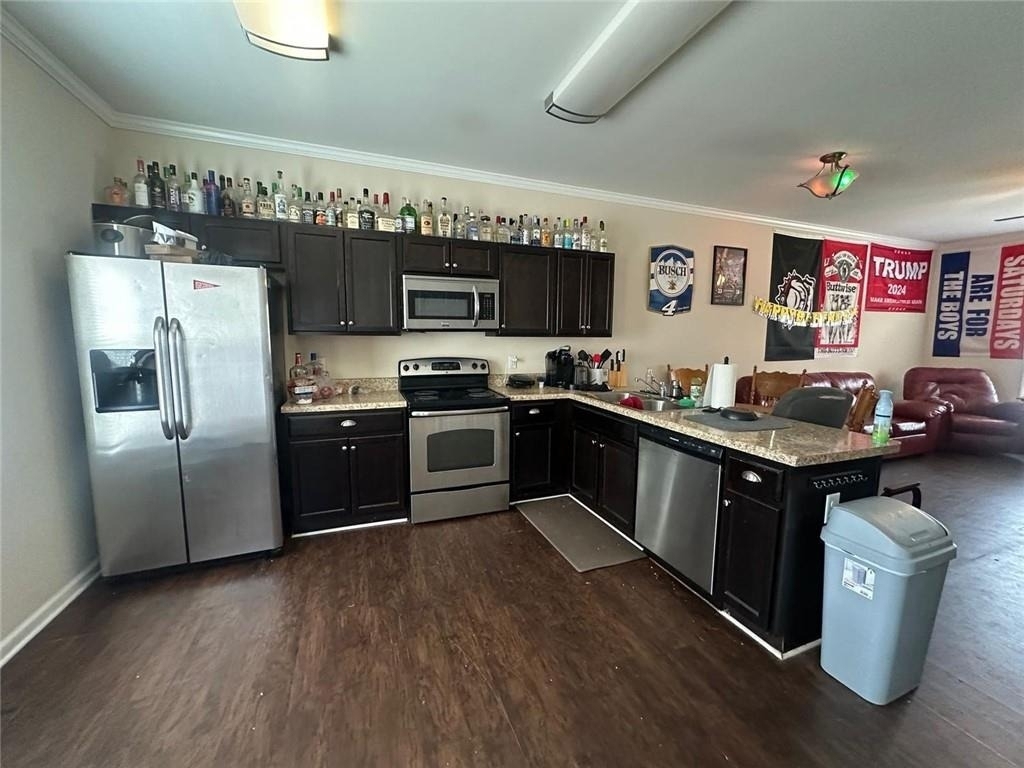 194 Strickland Avenue - Photo 1