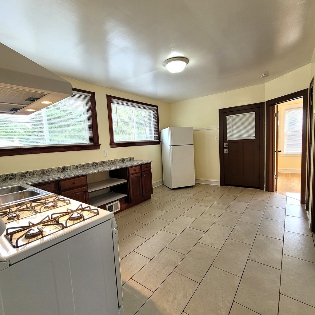 1143 E 81st Place - Photo 9