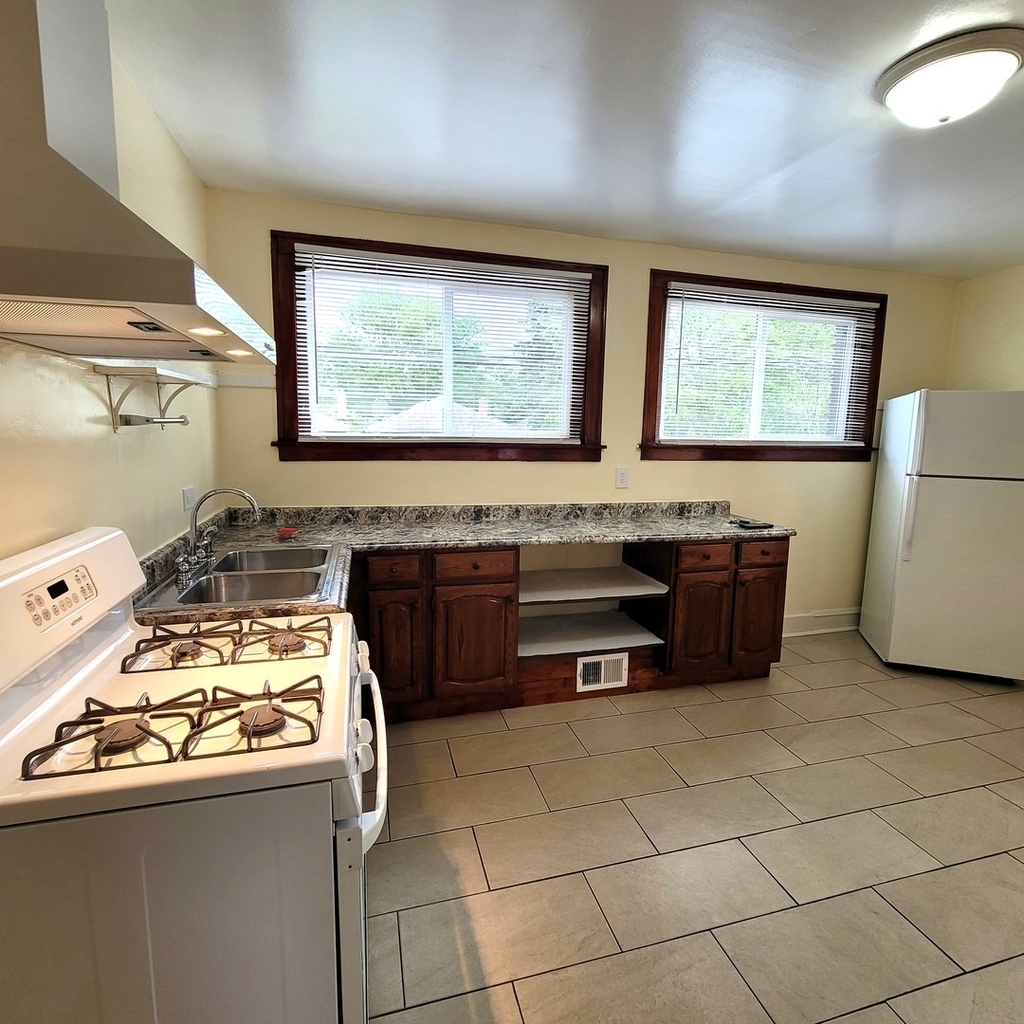 1143 E 81st Place - Photo 8