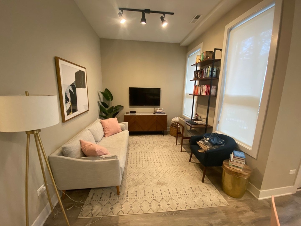 933 W Belle Plaine Avenue - Photo 1