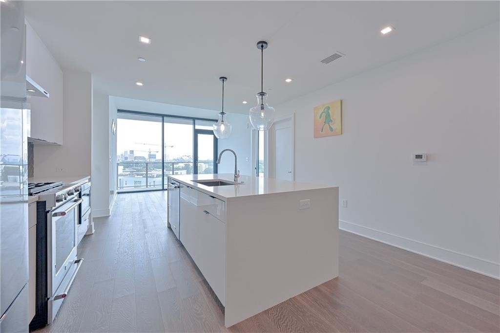 788 W Marietta Street - Photo 2