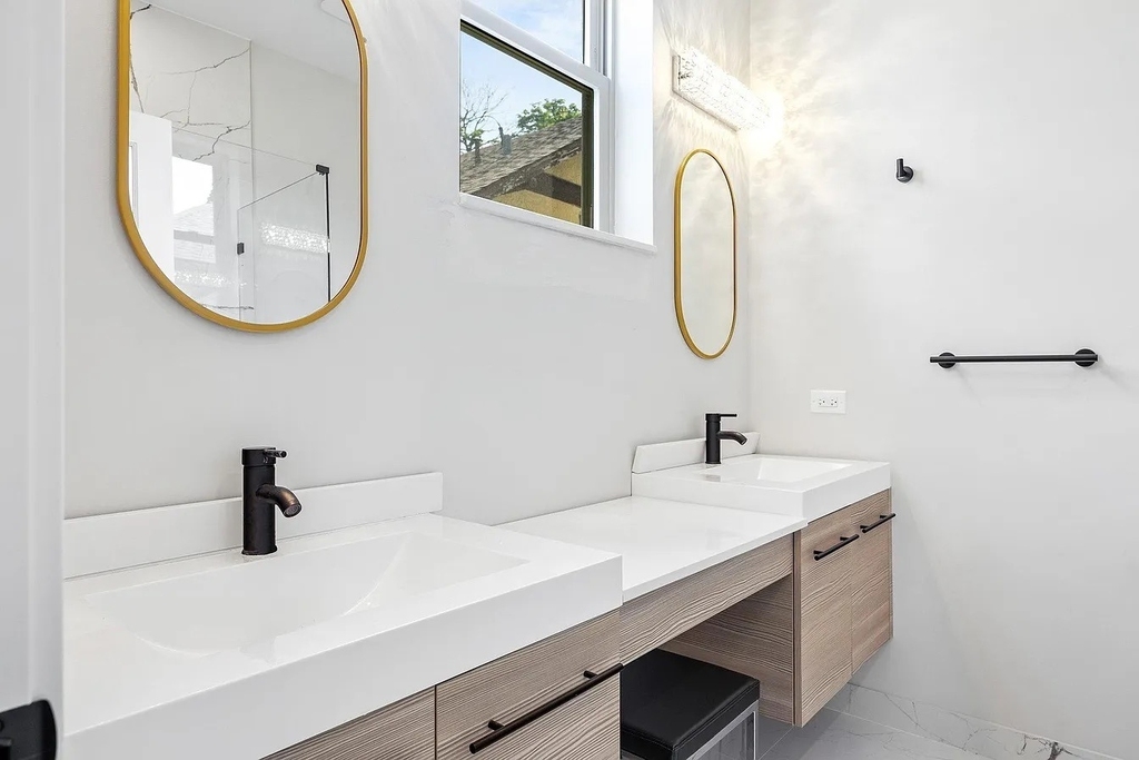 4931 N Kimball Avenue - Photo 3