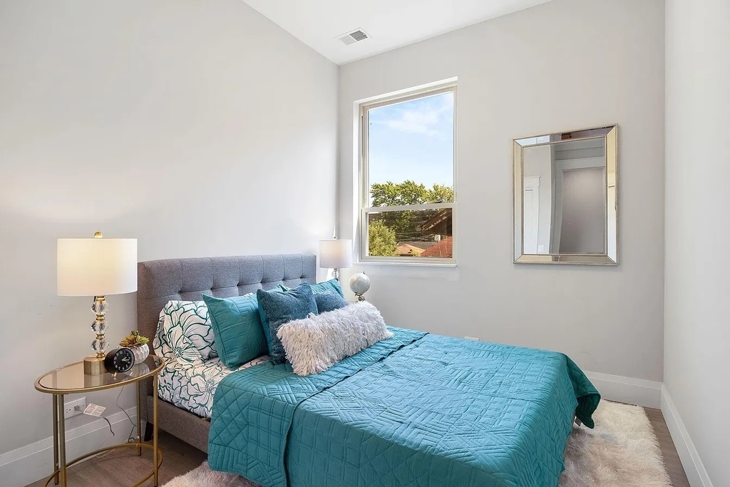 4931 N Kimball Avenue - Photo 11