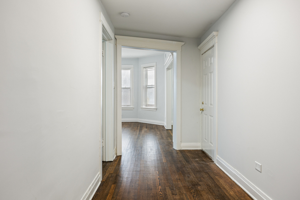 5439 S Indiana Avenue - Photo 1