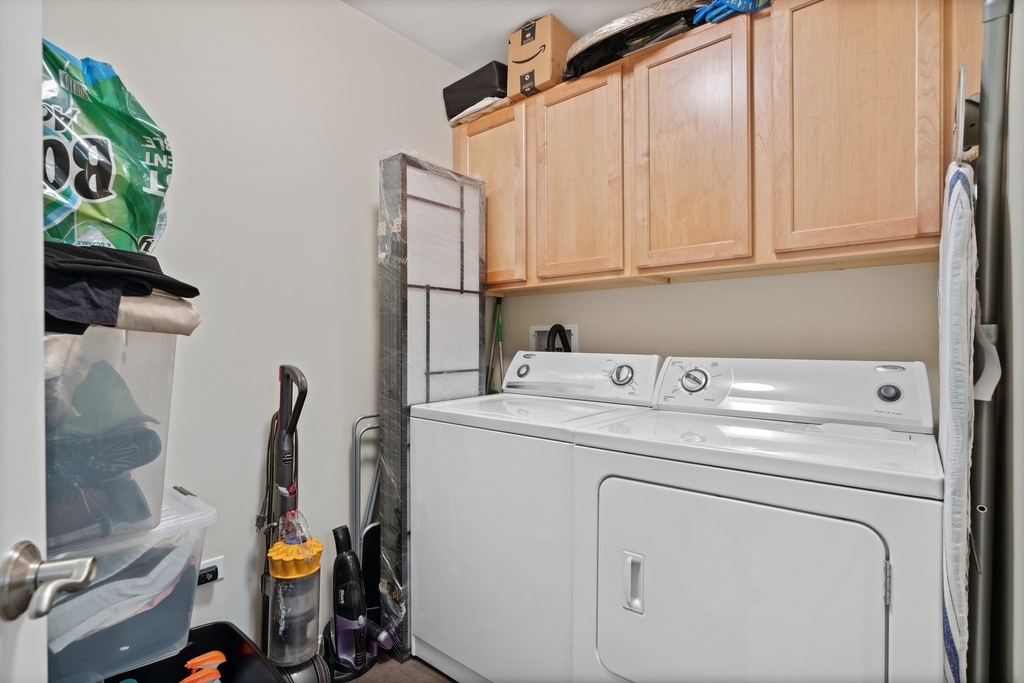 160 E Illinois Street - Photo 12