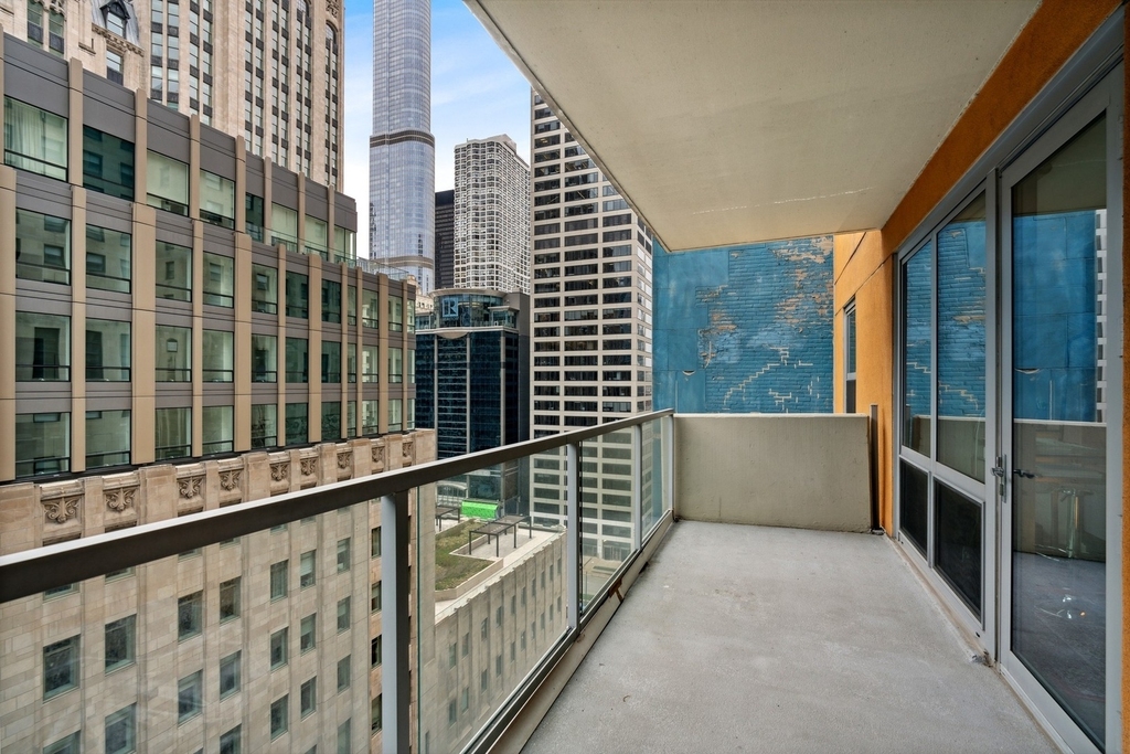 160 E Illinois Street - Photo 6