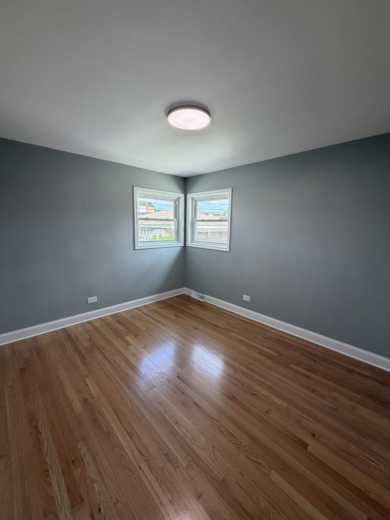 8908 Ozark Avenue - Photo 9