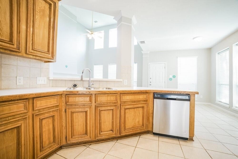 11727 Newlands Court - Photo 6