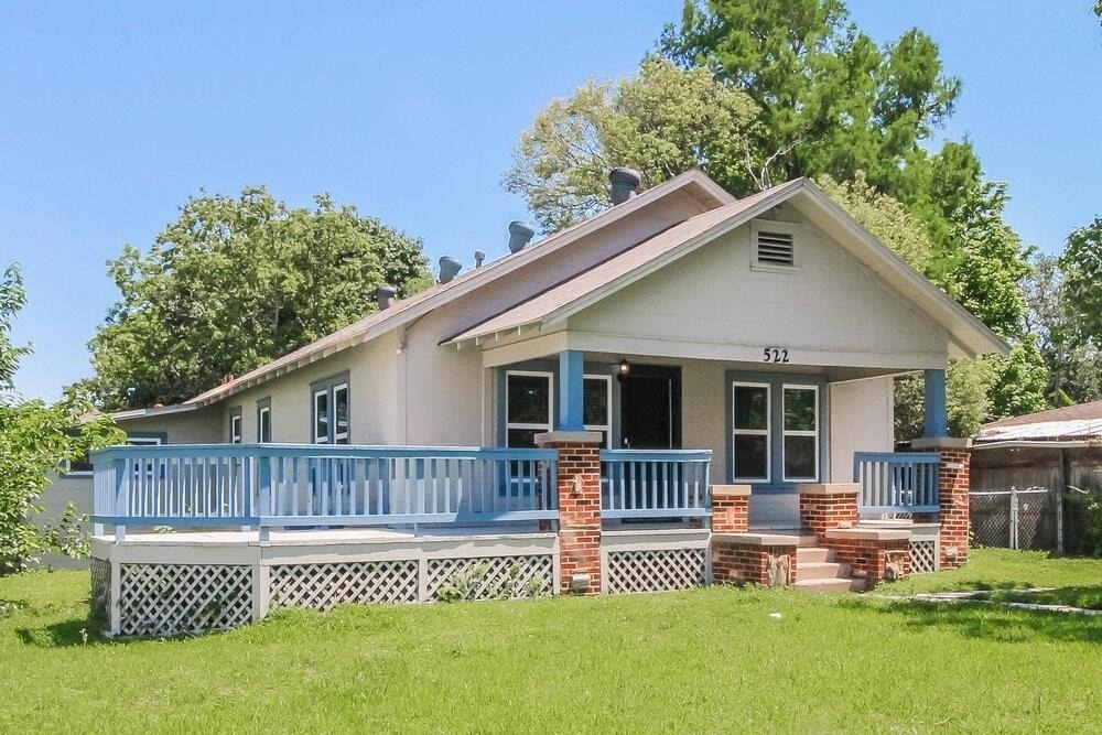 522 12th Avenue - Photo 1