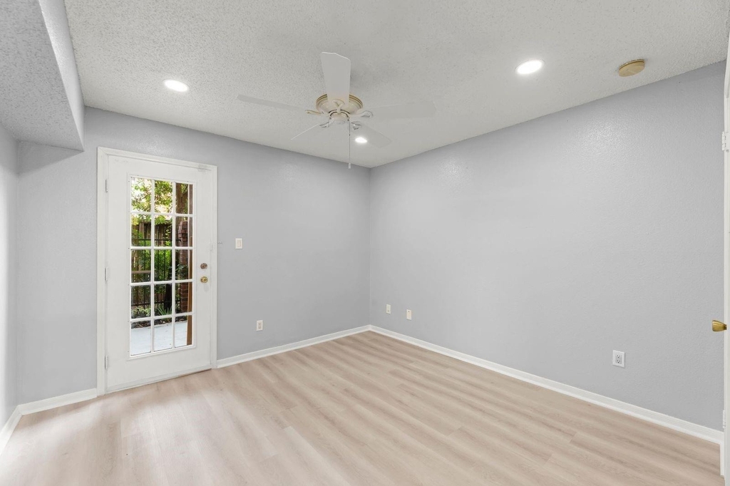 2121 Hepburn Street - Photo 11